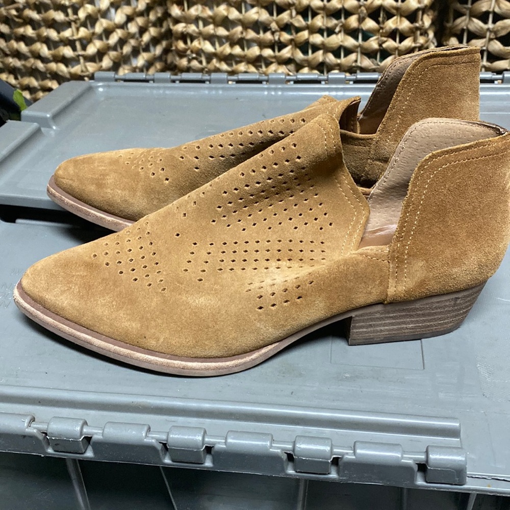 Gianni Bini Booties